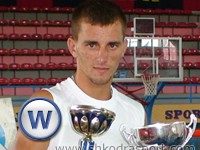 Boks, Bilali fiton ndeshjen e parë në “Gongun e Artë”