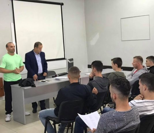 Erkand Qerimaj “lë” peshëngritjen. Nis një tjetër punë