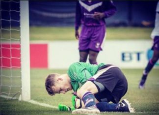 Çmenduria e portierit që dërgoi CV-në e tij 48 klubeve në zarfe floriri