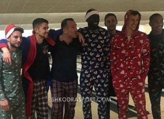 Futbollistët e Napolit e e festojnë ditëlindjen e Zhorzhinjos me… pizhama