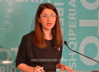 Zëdhënësja e KQZ-së “rikthehet” si prezantuese: Sa më shumë njoh politikën, aq më shumë dua sportin