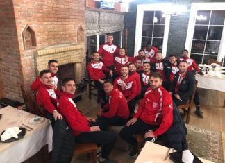 Futbollistët e Vllaznisë vizitë nga një “mysafire” e veçantë në hotelin ku janë të grumbulluar