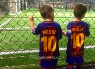 Ndodh në Shkodër: Binjakët 5 vjeçarë që “nuk shkulen” nga fushat e futbollit