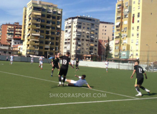 Ndodh në Shqipëri: Një njeri hipën në vinç, anulohet ndeshja!