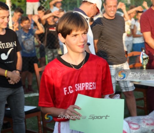 Klaudia Broci, 11 vjeçarja shkodrane që spikat duke luajtur futboll me djemtë