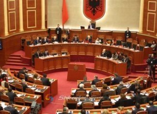 Botërori bën bashkë politikanët shqiptarë, zbulojnë për kë skuadër bëjnë tifo…