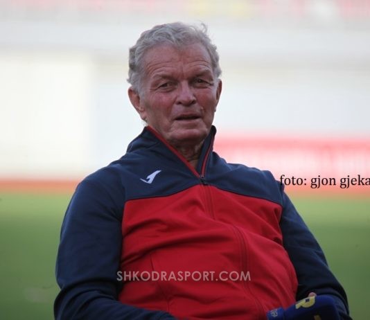 Ditë e veçantë sot për profesor Vildan Tufin, mbush 75 vjeç