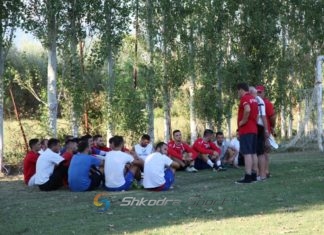 Fituan ndaj Veleçikut, trajneri Lika “u bën një dhuratë” futbollistëve të Vllaznisë