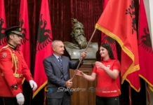 Lojërat Olimpike 2018, Meta i dorëzon flamurin kombëtar boksieres shkodrane Elsidita Selaj