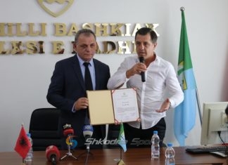 E BUJSHME/ Rudi Vata premton një trajner anglez për Veleçikun