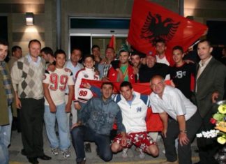 FOTO/ Erkand QERIMAJ kthehet 12 vite pas në kohë, kujton pritjen në Rinas pa titullit kampion bote