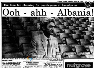 ‘Ooh-Ahh-Albania!’, ndeshja e parë jashtë e Kombëtares sonë pas rënies së komunizmit. Pa flamur, vetëm një tifoz…