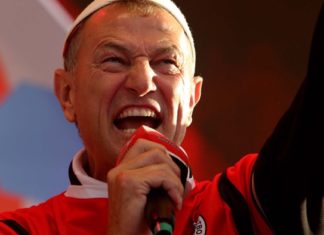 Pritja merr fund, De Biazi trajner në Serinë A?