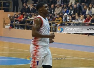 Austin Dasent, amerikani që spikati menjëherë tek Vllaznia. Shënoi 25 pikë ndaj Teutës