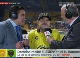 VIDEO/ Sjellje dhe veprime të çuditshme, Maradona shfaqet anormal në intervistë