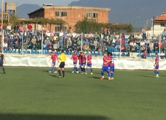 Vllaznia fiton 1-0 pjesën e parë. Vendos goli i kapitenit Lika