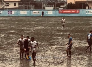 FOTO/ Futboll në llucë, gazetari Artan Hoxha: Oriku-Tomori u luajt karate