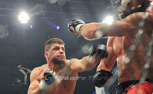 Florian Marku nuk i ndahet zakonit as në boks, fiton me “nokaut” në debutim ndaj serbit