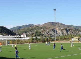 FOTO/ Rikthehet klasikja e kampionatit, Dinamo dhe Vllaznia ndeshen në Kategorinë e Parë