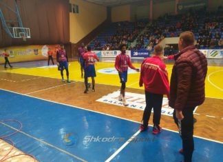 Vllaznia e nis shkëlqyeshëm në Durrës. Udhëheq me 11 pikë ndaj Teutës në periodën e parë