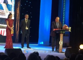 Paulin Ndoja merr titullin “Mirënjohja” e Shkodrës. Ia dorëzon një tjetër mjeshtër- Hysen Zmijani