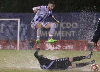 Shiu përmbyt “Selman Stërmasin”, ndërpritet Tirana-Flamurtari ( Foto)