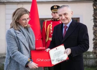 Presidenti Meta dekoron Vllazninë me titullin “Nderi i Kombit”…