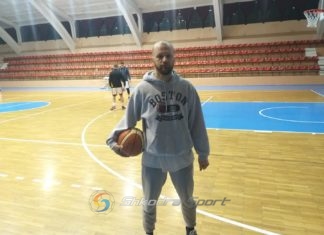 Kapiteni Llazani ftesë tifozëve: Vetëm me ju mund t’ia dalim të rikthejmë Vllazninë