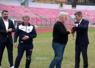 Gjest i rrallë/ Ja çfarë ka bërë drejtori i Akademisë Vllaznia pas finales së sotme në Elbasan (FOTO)