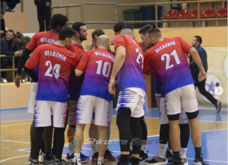 Tension në “Qazim Dervishi”. Ja pse arbitrat larguan nga fusha 4 lojtarë të Vllaznisë