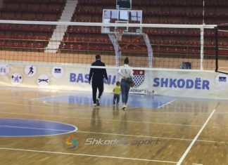 FOTO-LAJM/ E ëma merret me basketboll, i ati me volejboll, ja cilin sport pëlqen djali i çiftit “Kraja”