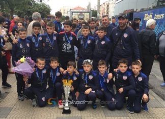 “Atletik U11” kthehet pas suksesit në Roveretto, trajneri Mandi: Treguam vlerat e futbollit shqiptar