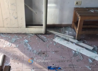 Lojtarët e Shënkollit shkatërrojnë dhomat e zhveshjes në “Reshit Rusi (VIDEO)