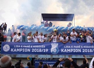 Në Vushtrri ka festë, Samuel Nikaj “ngjitet në fron” nga tifozët e kampionëve