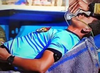 I bie të fikët në mes të ndeshjes, ndërron jetë arbitri