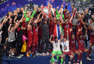 Rinovim te Liverpool, “blindohet” ylli i ekipit dhe kapiteni i ardhshëm