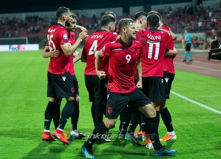 Nga miqësia në Kombëtare te rivaliteti në fushë, Në Spanjë luhet derbi i shqiptarëve