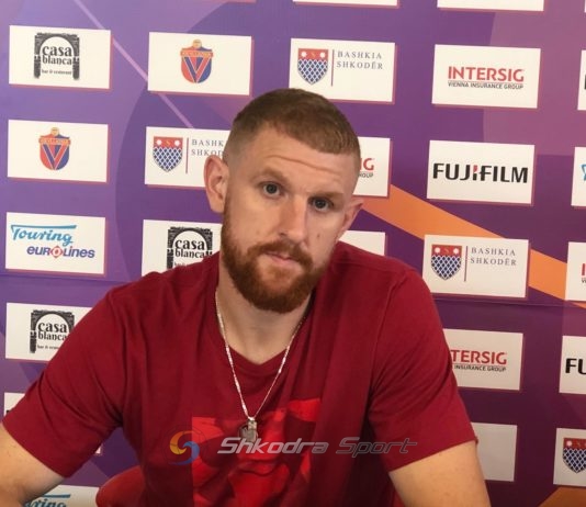 Vllaznia nis ‘spastrimet’. I pari ikën Nick Evans