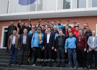 Kupa e Vllaznisë përfundon në zyrën e kryetarit të opozitës Lulzim Basha