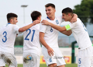 Shkodrani Andrea Ndoj i gëzohet fitores ndaj Gjermanisë dhe kualifikimit me Greqinë