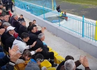 VIDEO/ Tifozët mbështesin ekipin e tyre me tallava, shikoni momentin e veçantë në Kategorinë e Parë