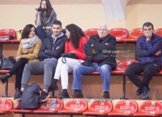 FOTO-LAJM/ Katër personazhe të njohura të basketbollit sëbashku në një foto