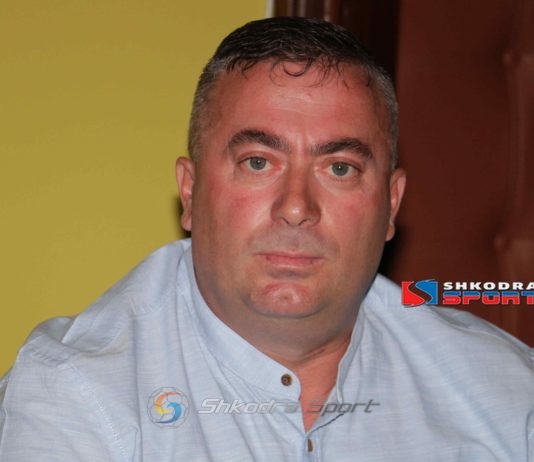 Artur Lagja merr një çmim si trajneri më i mirë i moshave në Shkodër