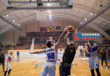 FOTO/ Një mysafir i veçantë ka qenë mbrëmë i pranishëm në ‘Qazim Dervishi’