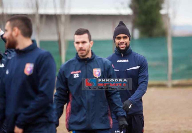 Junior s’humb kohë, menjëherë në stërvitje me Vllazninë. Dëshiron të luajë të hënen