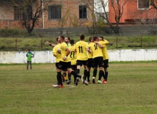 Probleme me financat, Besa më në fund bojkoton stërvitjen