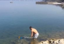 Karantinë jo, por kampioni i boksit e shfrytëzon ditën për t’u larë në Shirokë