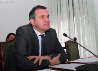 Ish- ministri i Shëndetësisë ka dyshime nëse duhet të përfundojë apo jo sezoni i futbollit