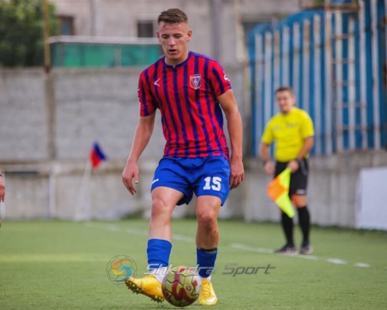 Geralbi, i dyti mbrojtës i majtë i familjes ‘Smajli’ që dëshiron suksesin me Vllazninë