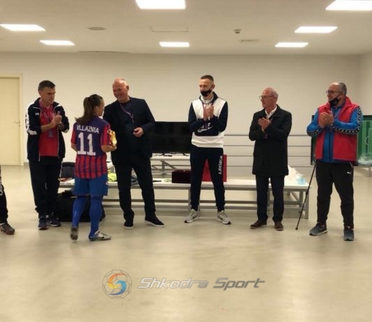 Megi Doçi mori ‘Këpucën e Artë’ para ndeshjes me Minskun